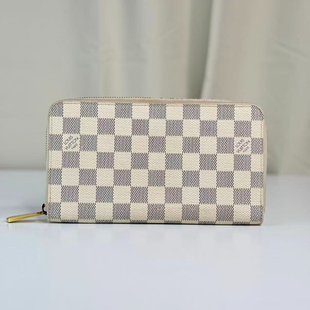 Louis Vuitton Damier Azur Zippy Wallet with Classic Checkerboard Design
